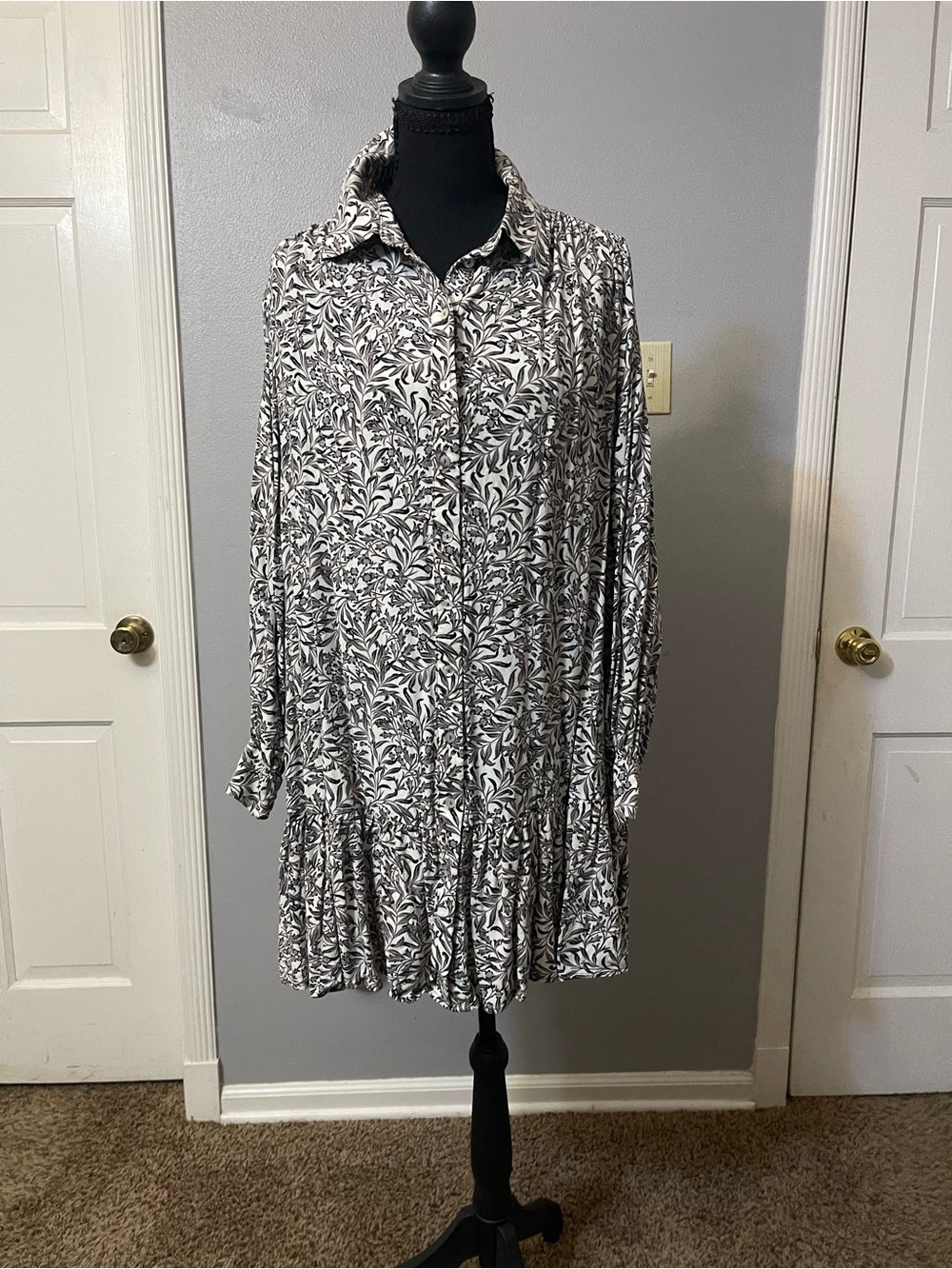 H&M Black and White Floral Long-Sleeve Shirt Dress